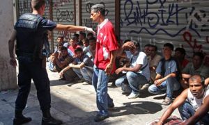 Greek police arrest suspected illegal immigrants